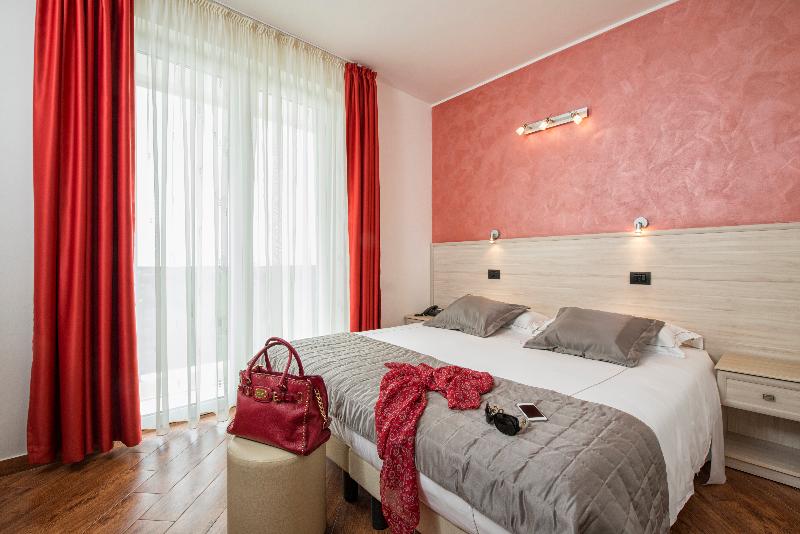 חדר סטנדרט, Simon