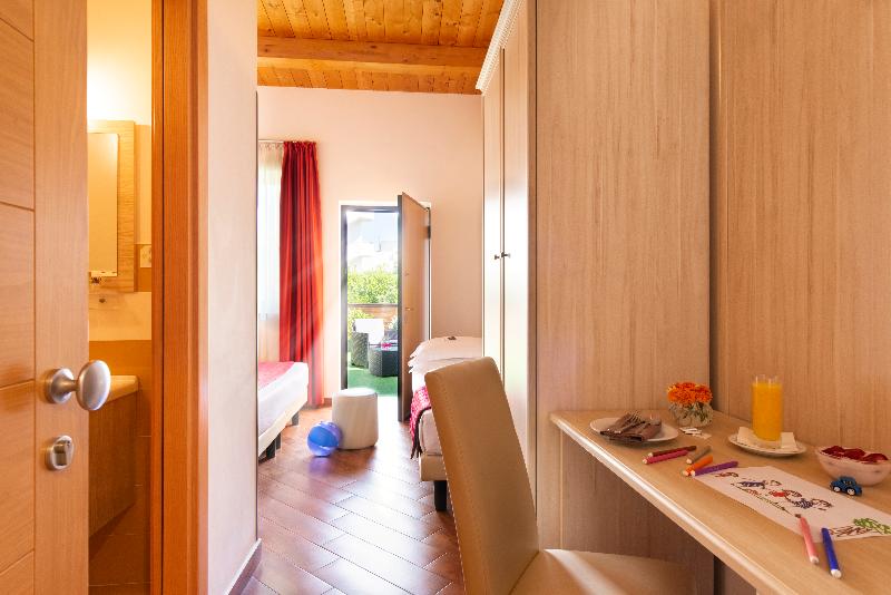 Номер Стандарт Трехместный, Simon