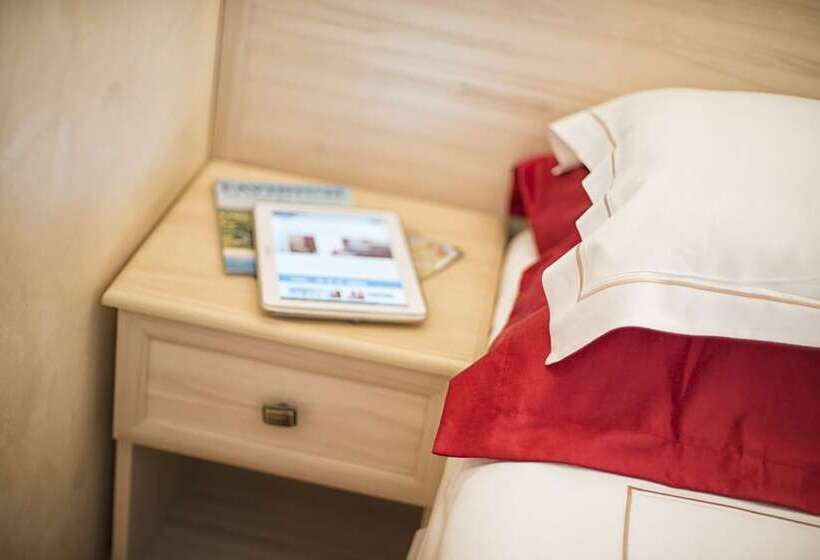 Номер Стандарт Индивидуальный, Simon