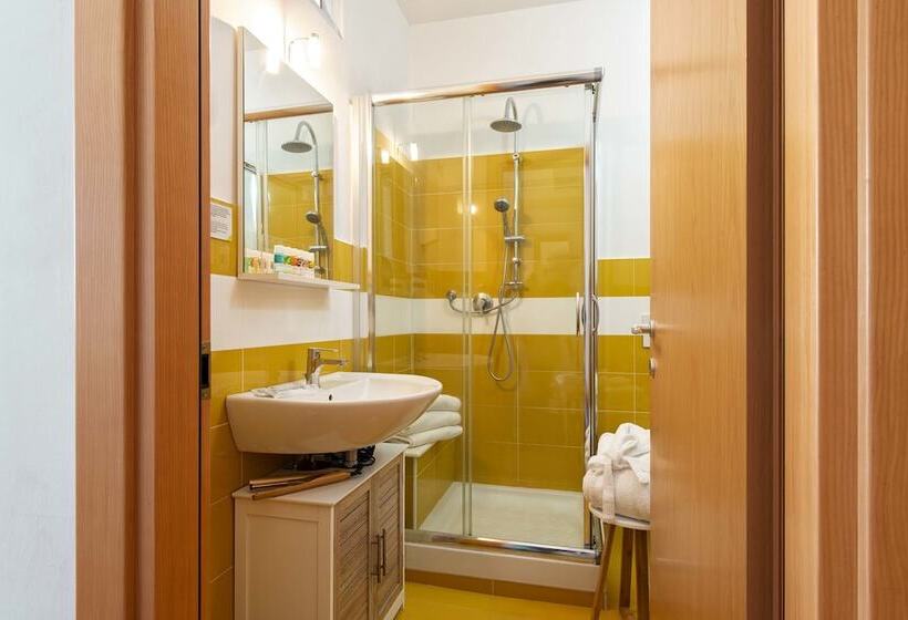 Номер Стандарт, Simon