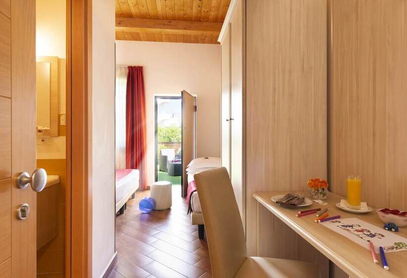 Номер Стандарт Трехместный, Simon