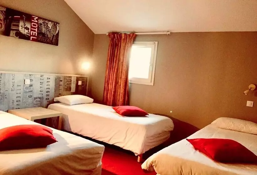 اتاق استاندارد سه نفره, Logis Hotel De La Thalie