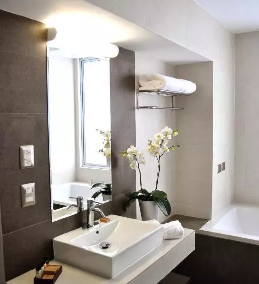 シニアスイート, Aku Hotels