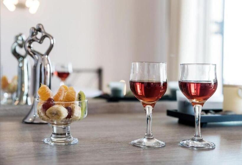 חדר סטנדרט מותאם לאדם עם מוגבלויות, Anesis