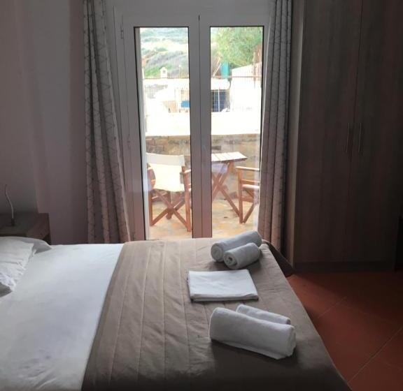 חדר סטנדרט, Anesis