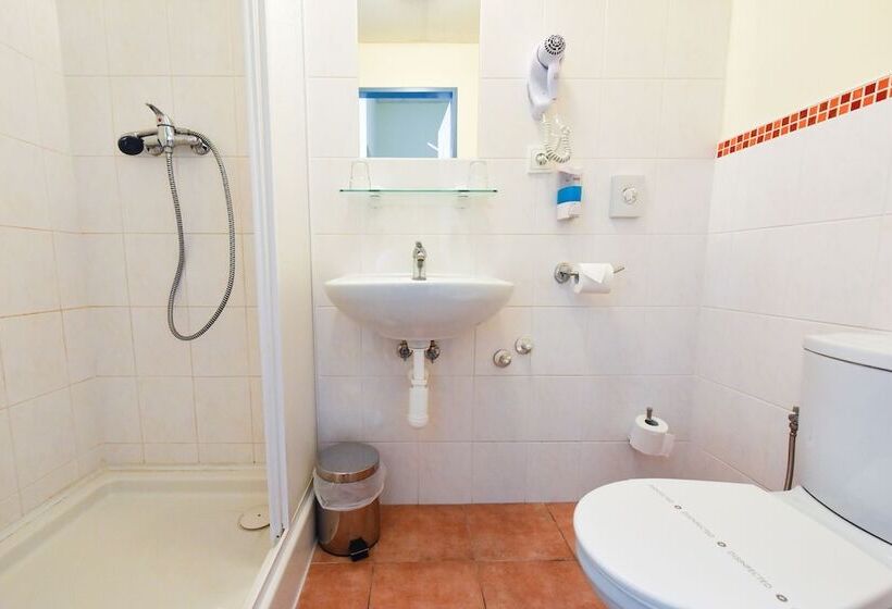 Camera Quadrupla Standard, City