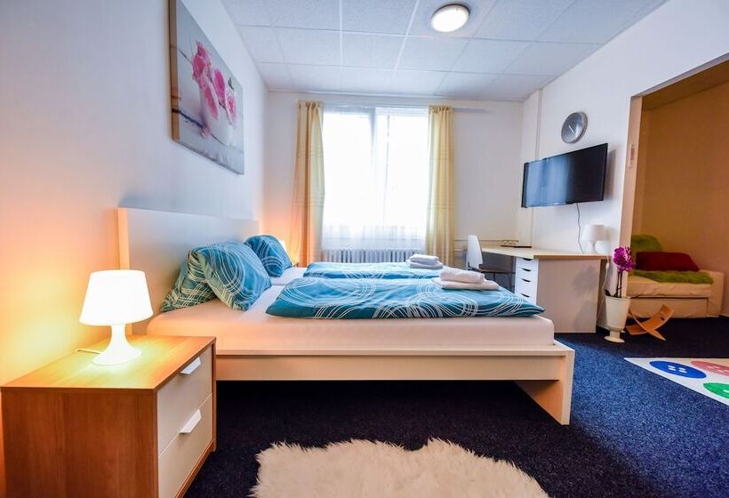 Camera Quadrupla Standard, City