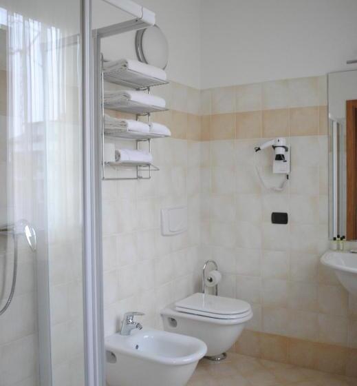 Номер Superior, International