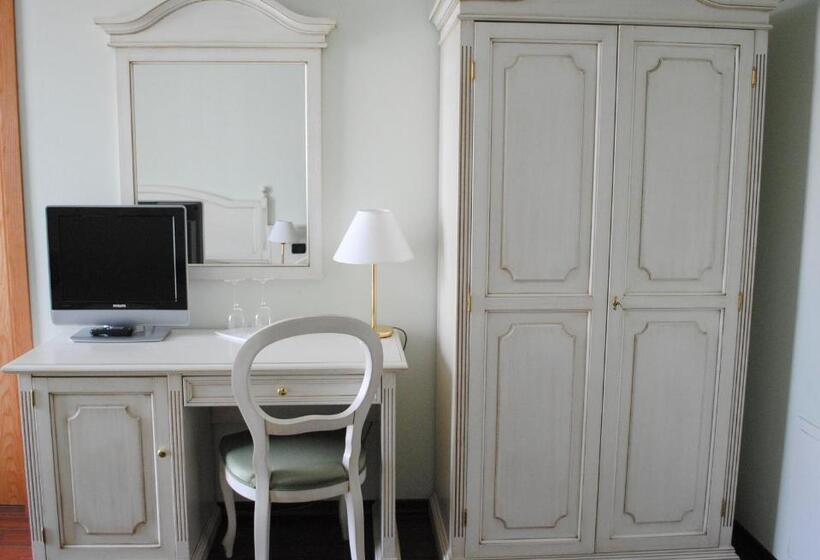 Номер Superior, International