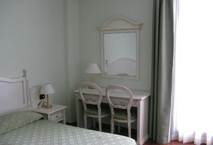 Номер Superior, International