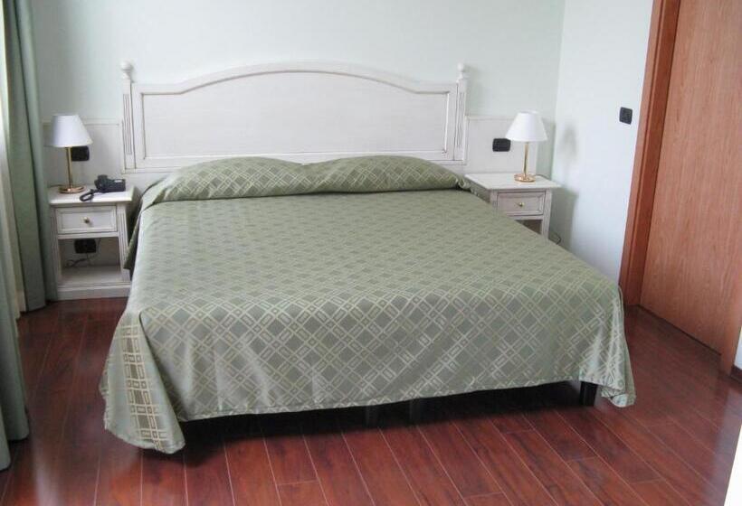 Номер Superior, International