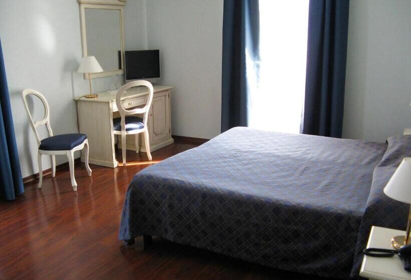 Номер Superior, International