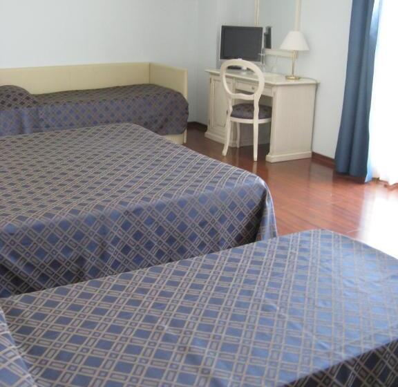 Четырехместный Номер Стандарт, International