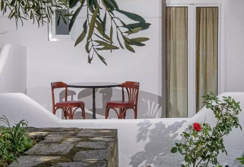 エコノミールーム, Pyrgos