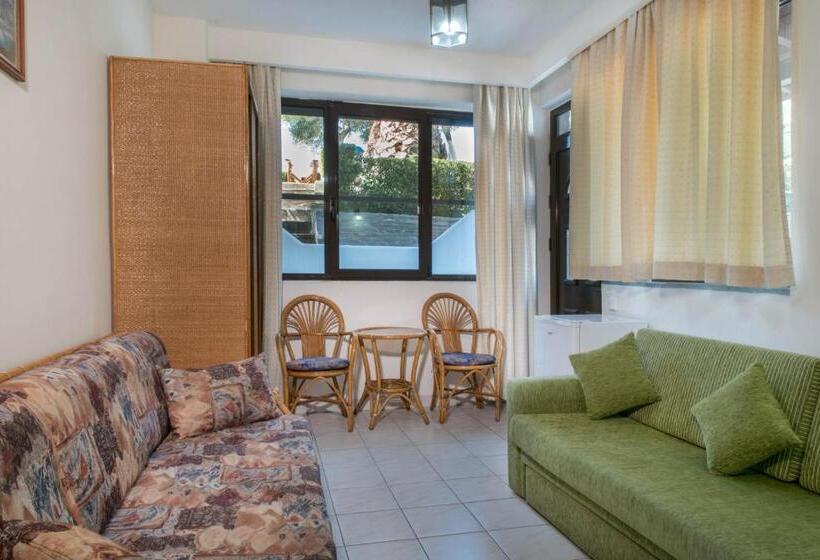 Трежместный Номер Economy, Pyrgos