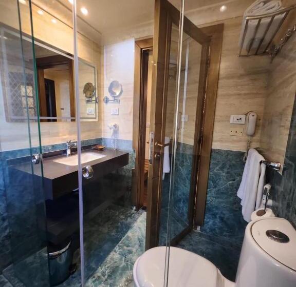 سوییت جونیور با بالکن, Q