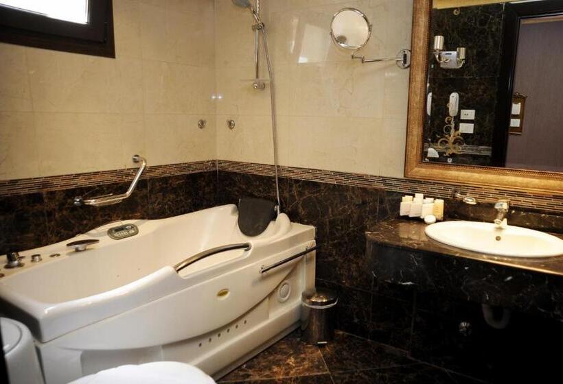 سوییت جونیور با بالکن, Q