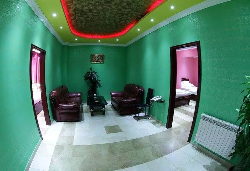 سوئیت دلوکس 2 خوابه, Sochi Palace