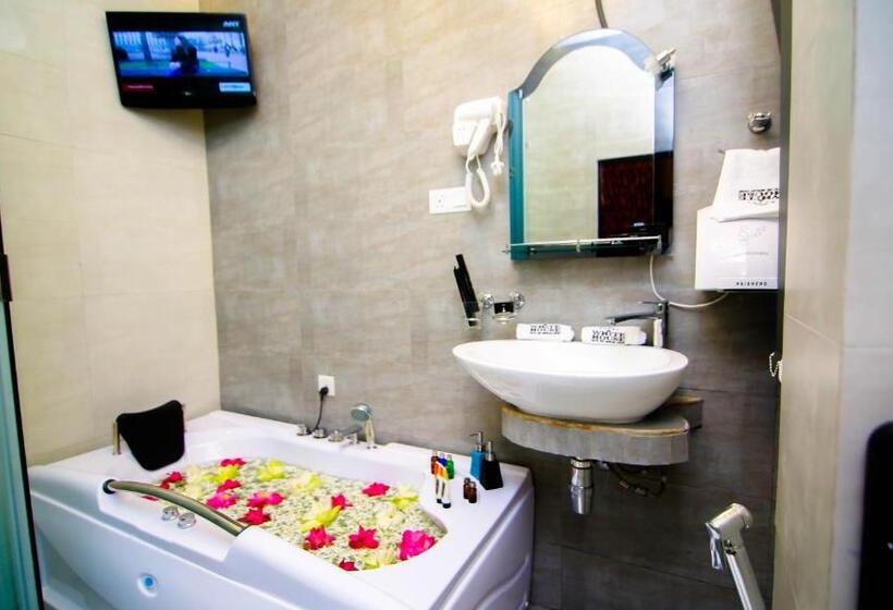 디럭스 룸 킹사이즈 침대, White House