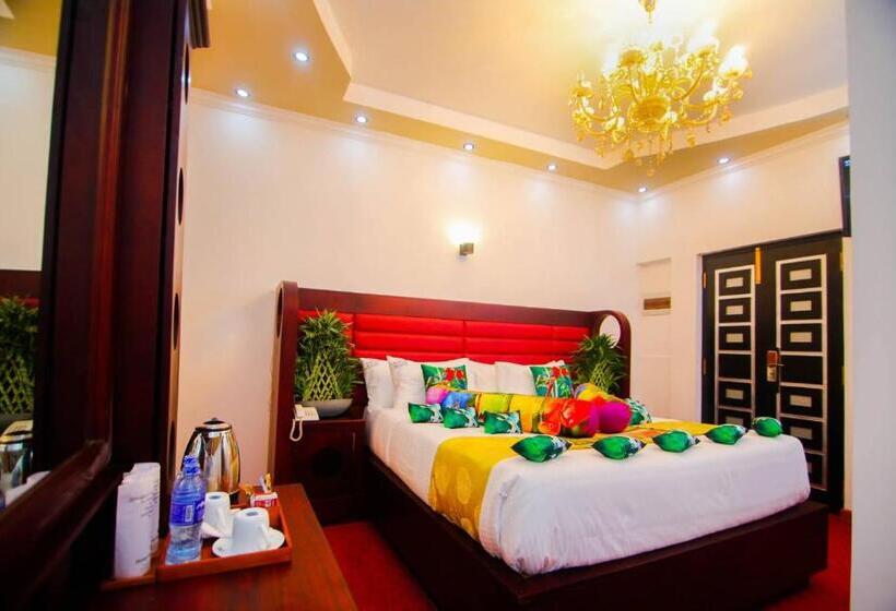 수피리어 트리플 룸, White House