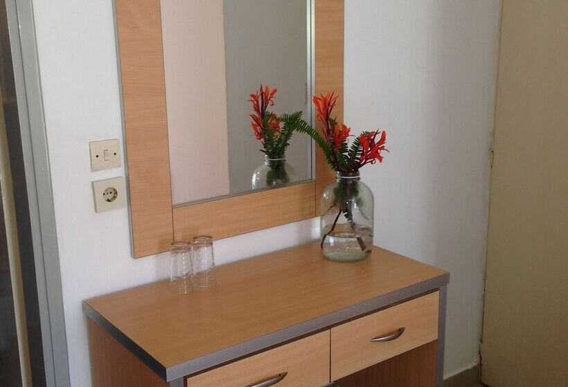 带城市景观的标准间, Zefyros