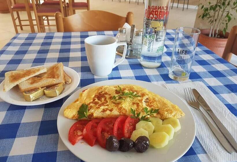 Трехместный Номер Стандарт с Балконом, Pyrgos Hotel Apartments