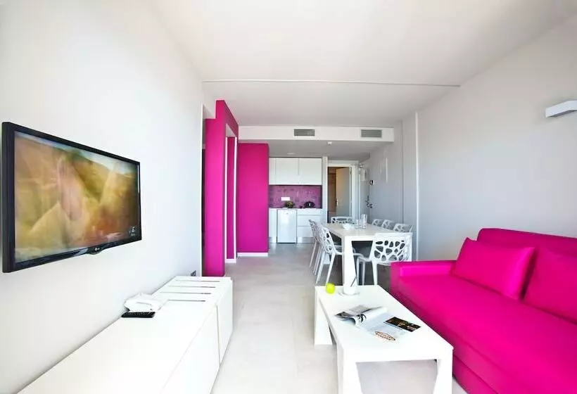 サイドオーシャンビューの３ベッドルームアパート, Ryans Ibiza Apartments  Only Adults
