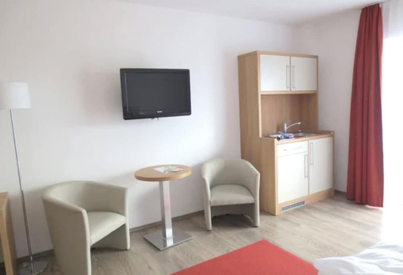Студия Стандарт, Friesenhof Hotel Restaurant Reitanlage