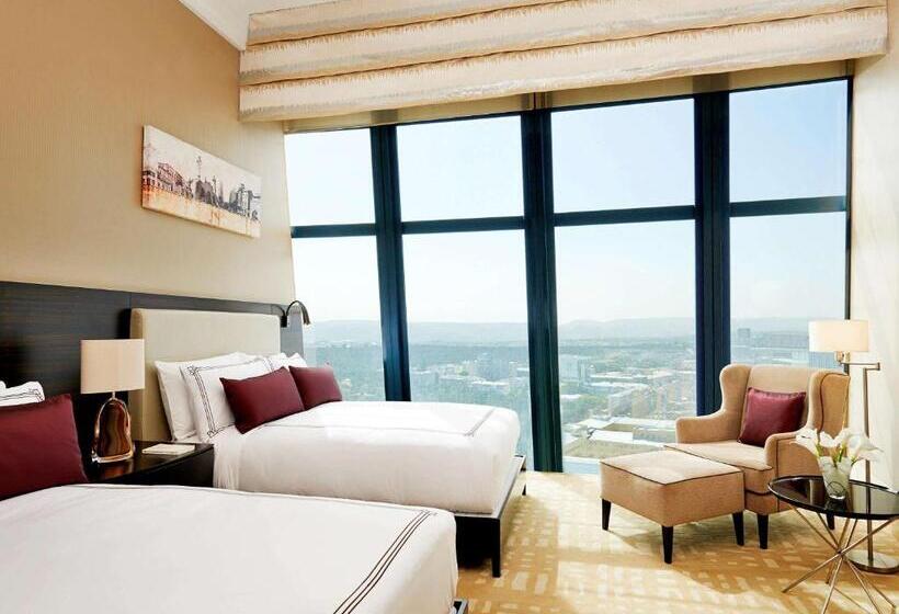 اتاق لوکس با چشمانداز شهر, Fairmont Baku Flame Towers