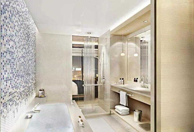 اتاق دلوکس با تخت کینگ و چشم‌انداز شهر, Fairmont Baku  Flame Towers