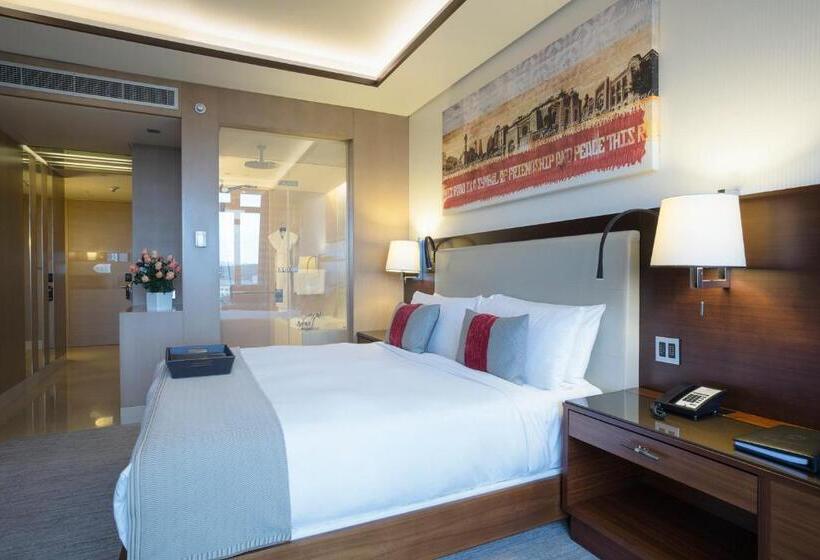 اتاق دلوکس با تخت کینگ و چشمانداز شهر, Fairmont Baku Flame Towers