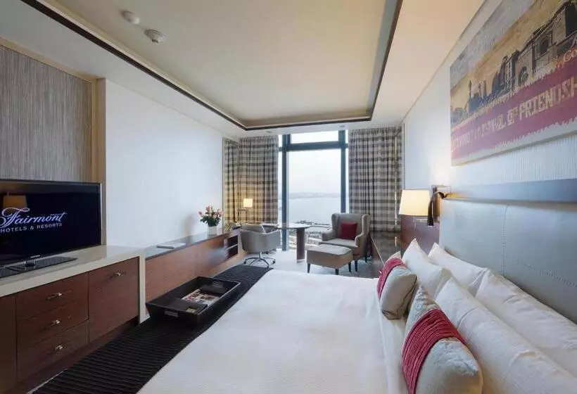 اتاق لوکس با تخت بزرگ, Fairmont Baku  Flame Towers