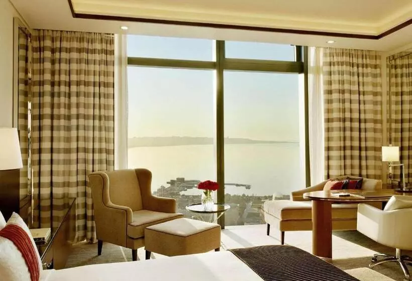 اتاق لوکس با چشم‌انداز باغ, Fairmont Baku  Flame Towers