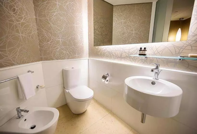 اتاق لوکس با چشم‌انداز باغ, Fairmont Baku  Flame Towers