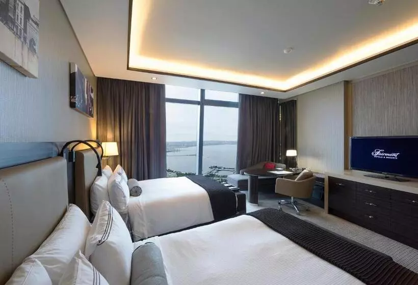 اتاق لوکس با چشم‌انداز باغ, Fairmont Baku  Flame Towers
