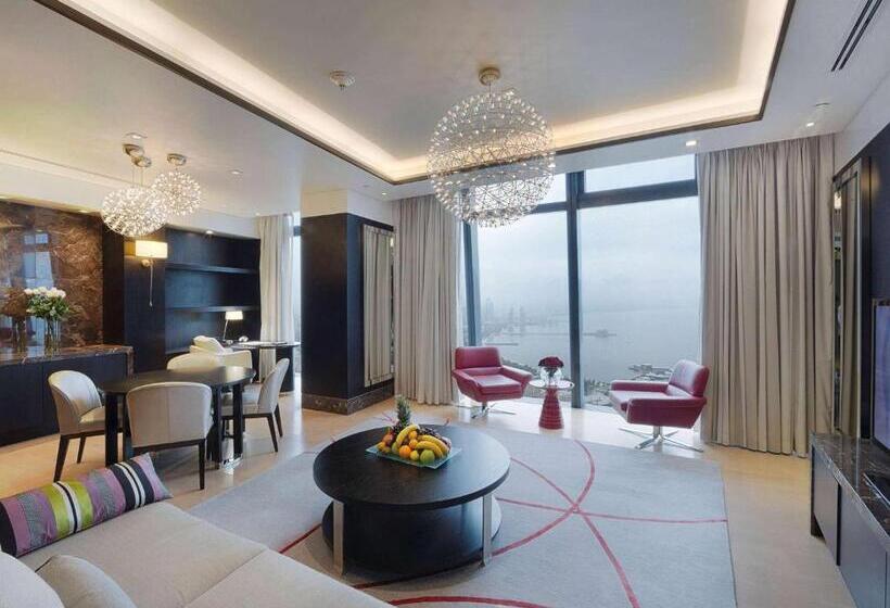 سوییت با چشمانداز دریا, Fairmont Baku Flame Towers