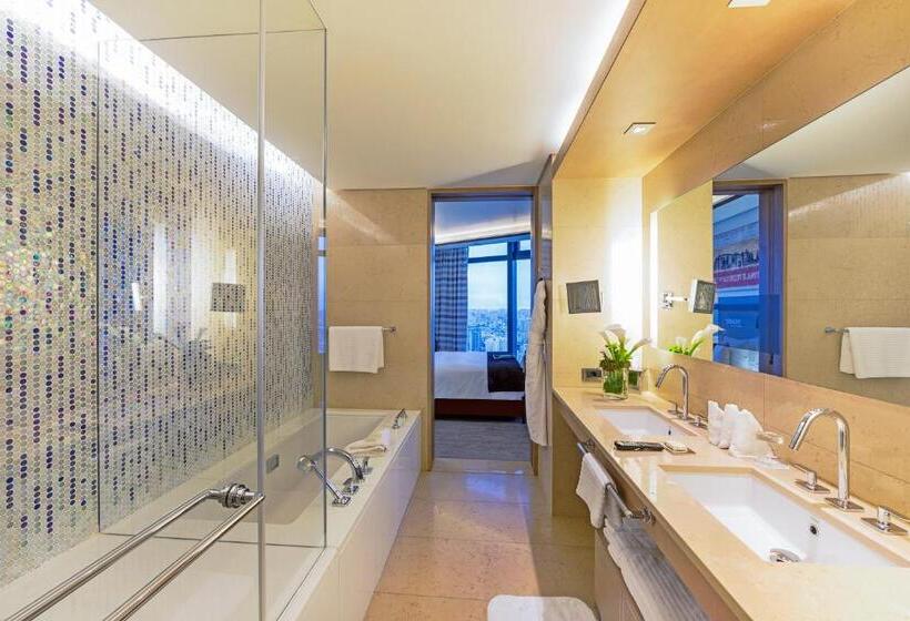 سوییت با چشمانداز دریا, Fairmont Baku Flame Towers