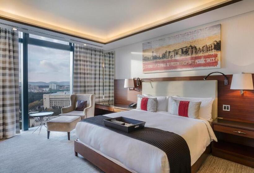 اتاق استاندارد با تخت بزرگ, Fairmont Baku Flame Towers