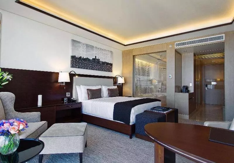 اتاق لوکس با تخت بزرگ, Fairmont Baku  Flame Towers