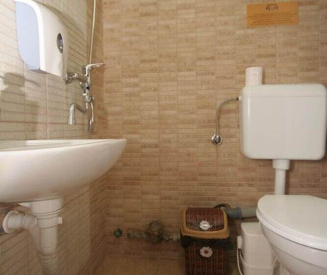 اتاق استاندارد سه نفره, Guesthouse Anja