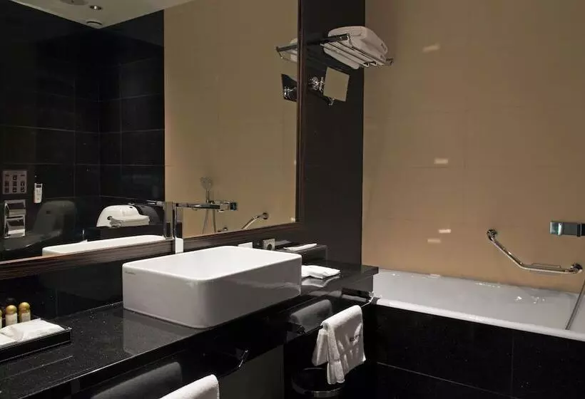 سوییت, International Hotel Sayen