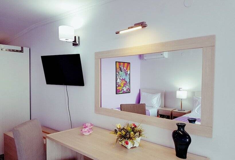 غرفة سوبيريور ثلاثية, La Luna