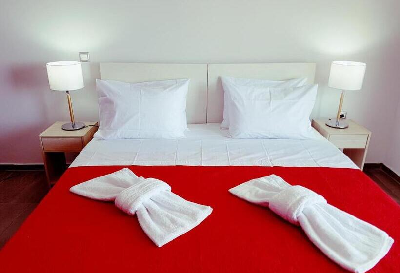 غرفة قياسية, La Luna