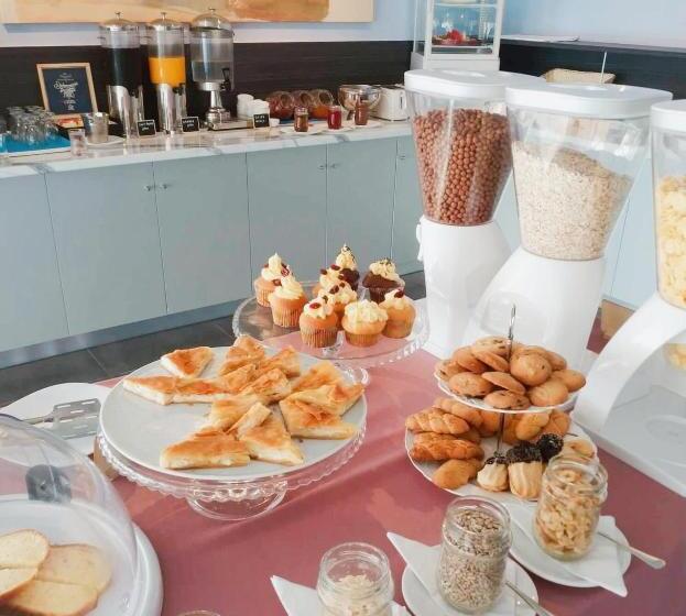 غرفة قياسية مطلّة علي البحر, La Luna