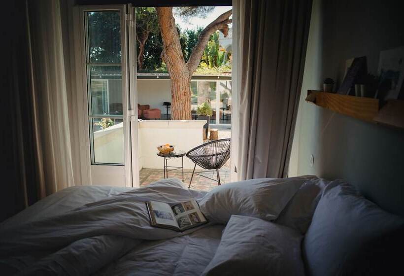 اتاق استاندارد, A House In Estoril  Adults Only