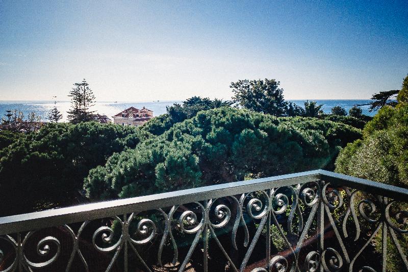 اتاق لوکس با چشم‌انداز دریا, A House In Estoril  Adults Only