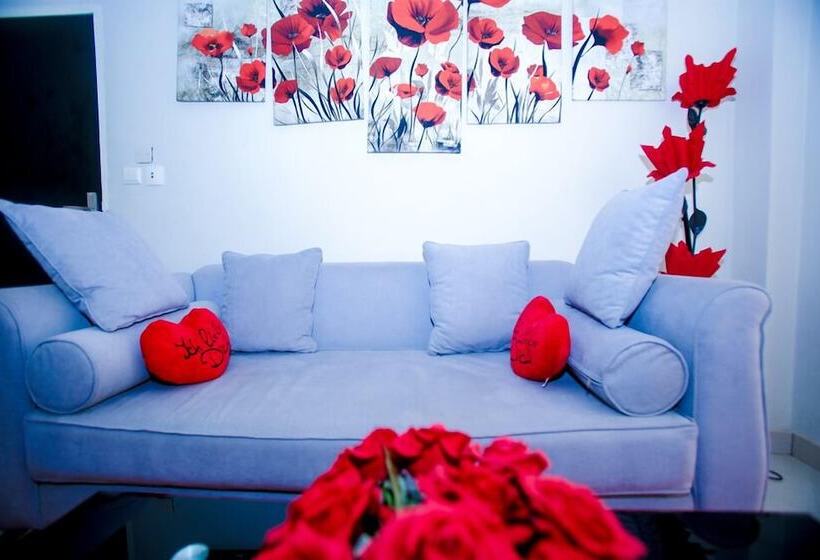 اتاق رمانتیک, Complexe Hôtelier Akparo