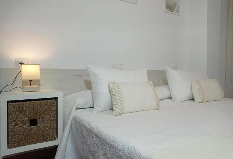 اتاق استاندارد با سرویس بهداشتی مشترک, Martínez Rooms Pilgrims