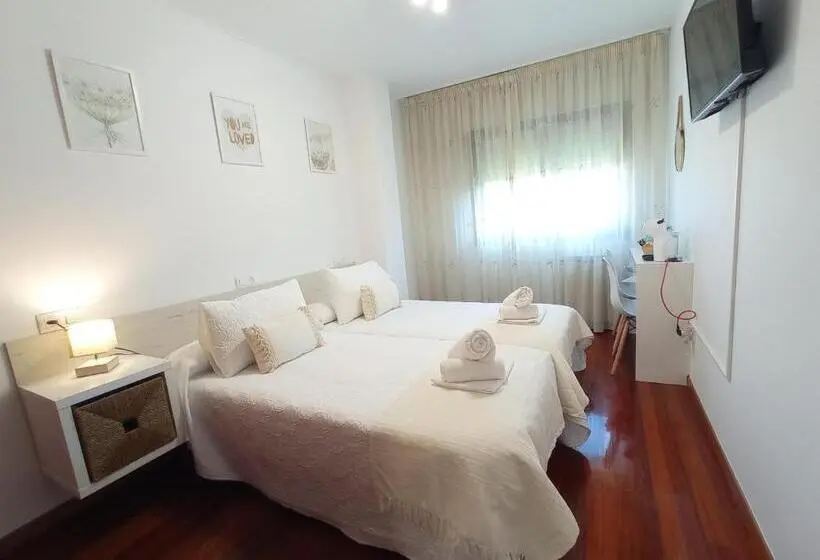 اتاق استاندارد با سرویس بهداشتی مشترک, Martínez Rooms Pilgrims