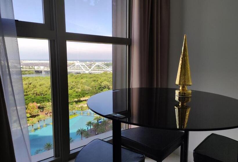 דירת חדר נוף לים, 2 Room 3beds Near Pik Avenue With Beautiful View